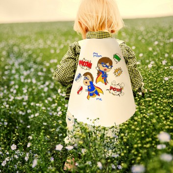 La cape de super héros à colorier, un cadeau d'accueil enfant