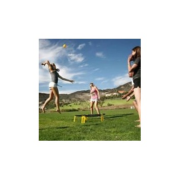 Spikeball für das Familienangebot - Ein innovatives Riesenspiel im Freien