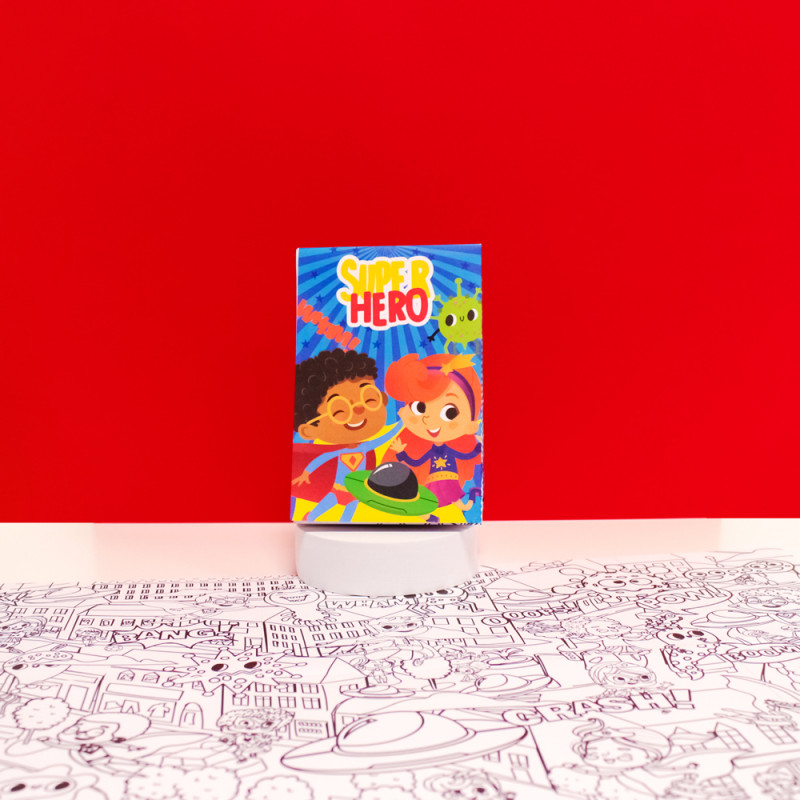Poster colorido de super-herói, brinquedo do menu infantil