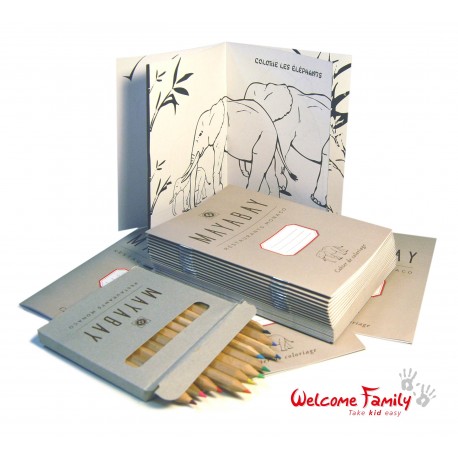 Libros para colorear y lápices personalizados para el menú infantil y la oferta para niños, hotel y restaurante