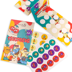 Contenu du jeu Tricodeur : plateau de jeu, cartes de fruits, et enveloppe