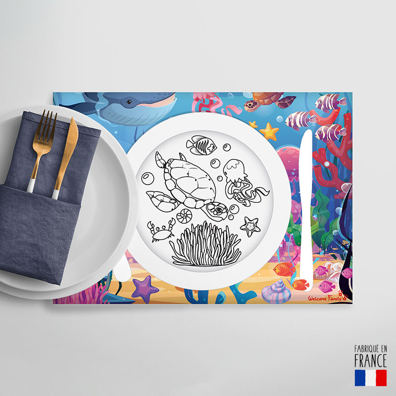 Lot de sets de table à colorier et crayons - Cadeau surprise menu enfant Lot de sets de table à colorier et crayons - Cadeau surprise menu enfant