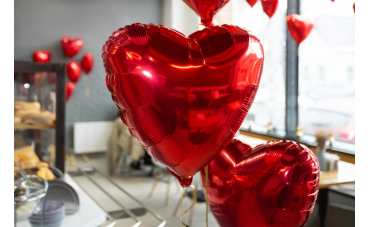 For Valentine's Day offer a romantic atmosphere with our Decoration Kit