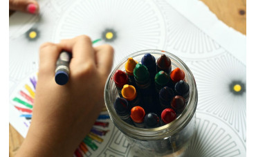 Why you should consider offering arts and crafts activities to kids in your hotel or restaurant?  