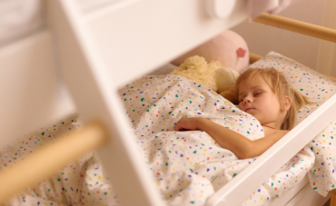 Textile bébé pour hôtel : équipez vos chambres pour mieux accueillir les familles